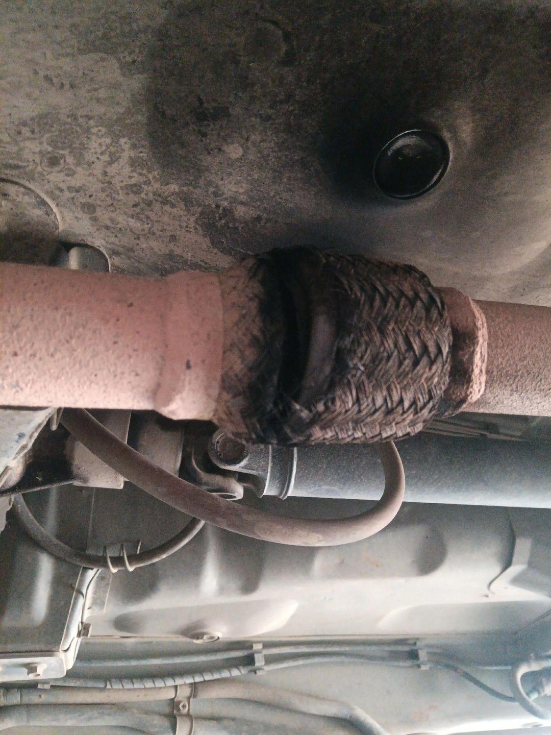 exhaust-flex-pipe-broken-leak-damage-2025.jpg